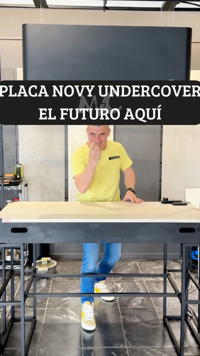 ✨ Transforma tu cocina con estilo y tecnología ✨

🔹 Novy Undercover: la placa de inducción invisible que se integra perfectamente en tu encimera Dekton®️ de 20 mm.
🔹 Diseño minimalista: solo visibles los puntos centrales y los indicadores LED.
🔹 Control táctil y mando inalámbrico: ajusta zonas, potencia y temporizadores con facilidad.
🔹 Potencia de hasta 3.700 W: cocción eficiente y rápida.
🔹 Función puente: une zonas para recipientes grandes.
🔹 Seguridad avanzada: indicador de calor residual proyectado al suelo.
🔹 Compatibilidad total: cocina directamente sobre la superficie sin accesorios adicionales.

🔧 Ideal para reformas modernas
🏡 Perfecta para cocinas de diseño
🌟 Premiada por su innovación: Red Dot Award 2025

👉 ¿Listo para una cocina sin límites?
📲 Contáctanos para más info y asesoramiento personalizado.

#NovyUndercover #CocinaInvisible #DiseñoMinimalista #ReformasDeCocina #MobiliarioDeCocina #CocinasDeDiseño #InnovaciónEnCocinas #TecnologíaYEstilo #EncimeraDekton #CocinaModerna #CocinaPremium #RenuevaTuCocina #CocinaConEstilo #CocinaInteligente #CocinaDeAltaGama