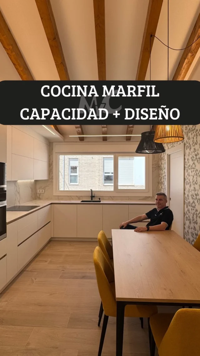 ✨ Cuando el diseño y la capacidad van de la mano, el resultado es este:
Una cocina donde no se desperdicia ni un solo centímetro.

🤍 El blanco marfil, las vetas de madera, el papel de la pared, los LED… todo encaja a la perfección.
Pero lo que no se ve a simple vista es lo mejor:
✔️ Capacidad al máximo
✔️ Distribución inteligente
✔️ Muebles pensados para aprovechar hasta el último rincón

💥 Esta cocina no solo es bonita, es una solución funcional brutal. Porque en MYC no solo diseñamos cocinas, diseñamos espacios que funcionan de verdad.

📲 Escríbenos y te enseñamos cómo llevarte algo así a casa.

#CocinasMYC #DiseñoYFuncionalidad #CocinasConEstilo #CocinasPrácticas #Tendencia2025 #MueblesNavarra #MYCMobiliario #CapacidadInteligente #CocinasQueEnamoran